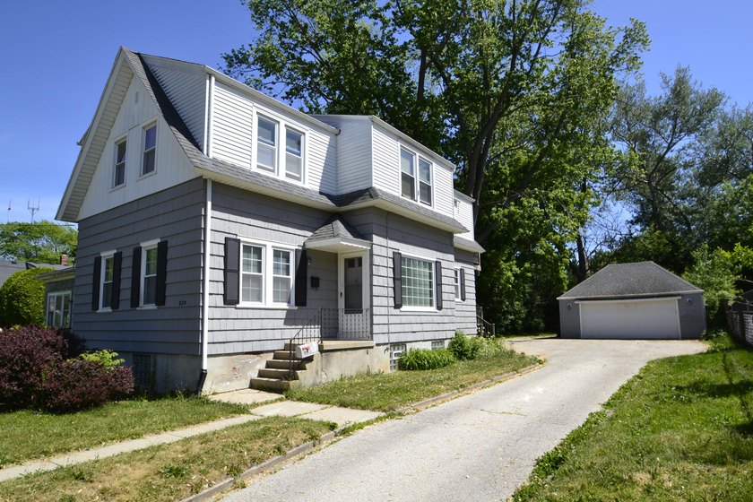 Super rare duplex in Glendale available for the first time in - Beach Home for sale in Glendale, Wisconsin on Beachhouse.com