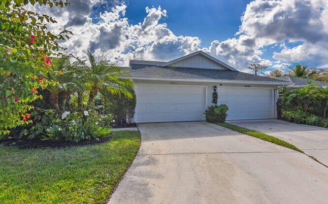 Welcome to Hobe Sound's hidden gem! Come enjoy UNLIMITED FREE - Beach Home for sale in Hobe Sound, Florida on Beachhouse.com