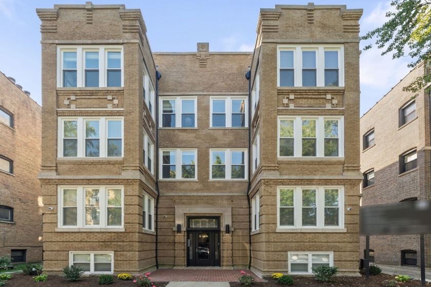 Welcome to 847 West Ainslie Street, unit 1W-a masterfully - Beach Home for sale in Chicago, Illinois on Beachhouse.com