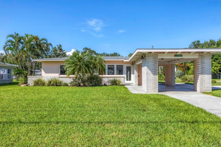 Under contract-accepting backup offers. Charming - Beach Home for sale in Palmetto, Florida on Beachhouse.com