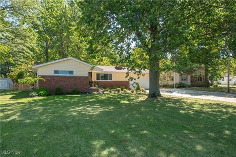 Beautiful extensively updated and fully renovated 3 bedroom 2 - Beach Home for sale in Lorain, Ohio on Beachhouse.com