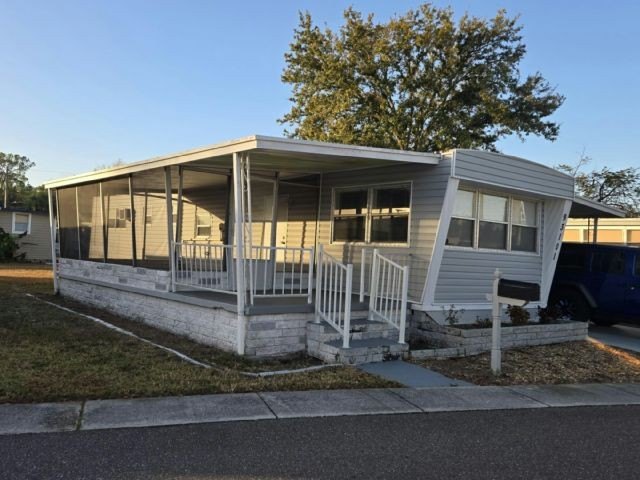 Bring your imagination and tool belt! This 1 bed/1 bath, 624 sq - Beach Home for sale in Pinellas Park, Florida on Beachhouse.com