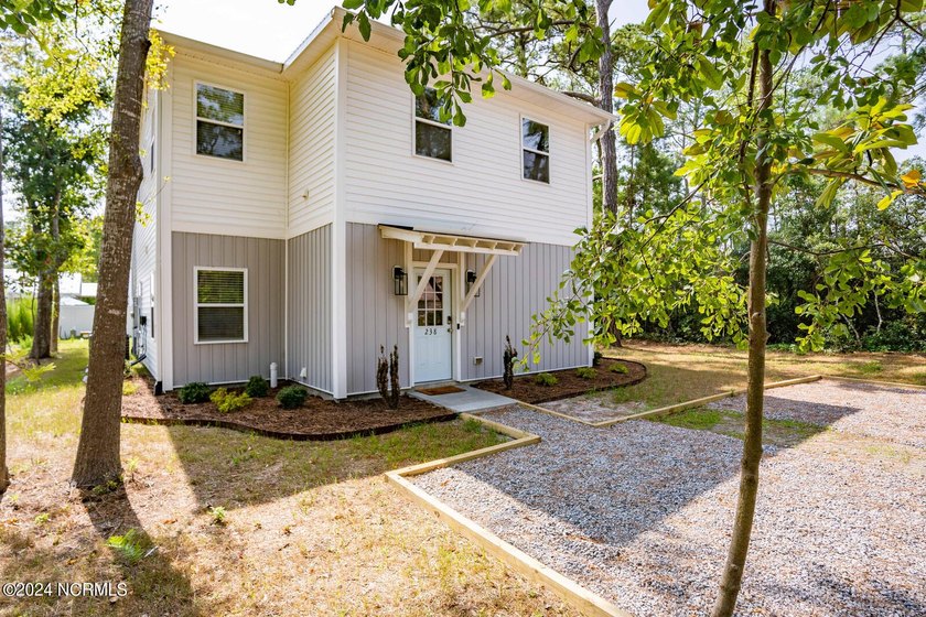 This 6BR, 4BA beach house has so many features! Downstairs is a - Beach Home for sale in Oak Island, North Carolina on Beachhouse.com