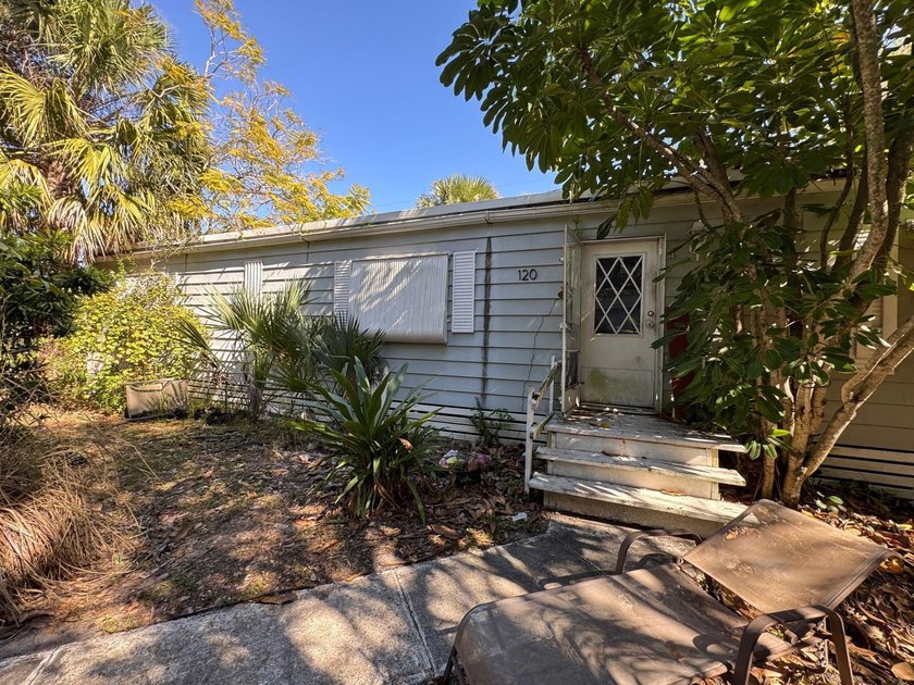 Handyman Special. Great opportunity for investors or homeowners - Beach Home for sale in Palm Beach Gardens, Florida on Beachhouse.com