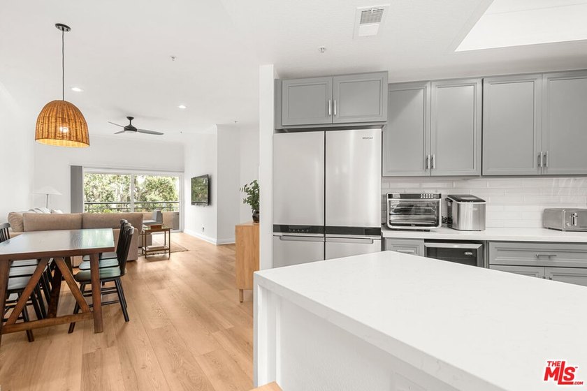 Beautifully updated top floor, 2 bed, 1 bath condo in the - Beach Condo for sale in Huntington Beach, California on Beachhouse.com