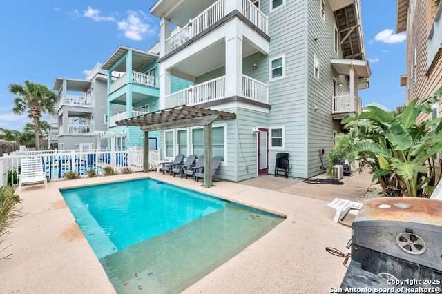 This spacious 5-bedroom, 3.5 bathroom home has space to relax - Beach Condo for sale in Port Aransas, Texas on Beachhouse.com