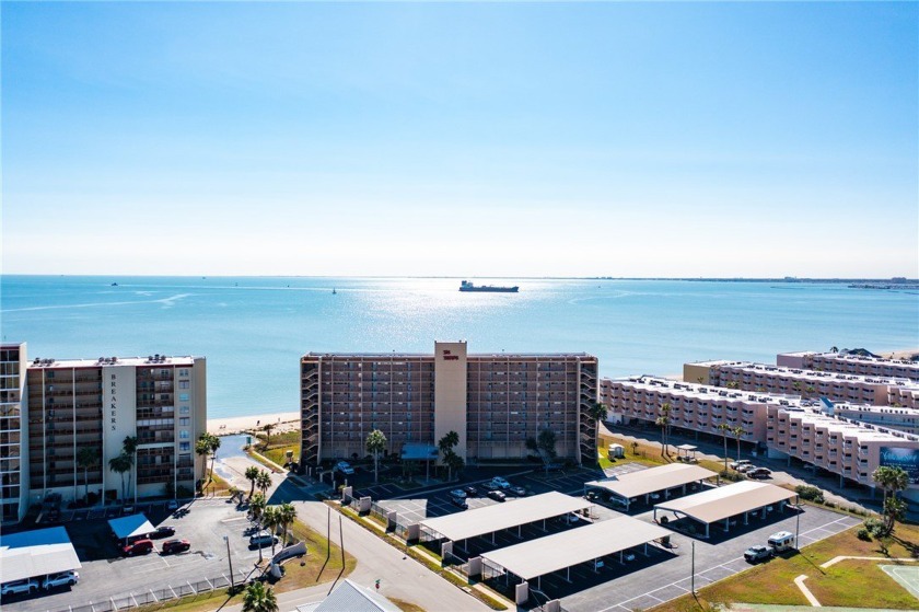 This is an estate sale. A large 3 bedroom, 2 bath unit with - Beach Condo for sale in Corpus Christi, Texas on Beachhouse.com