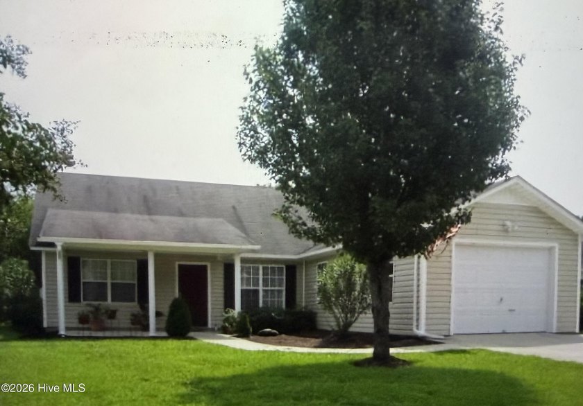 Welcome to this lovely 3 bedroom 2 bath home in Wavy Meadows - Beach Home for sale in New Bern, North Carolina on Beachhouse.com