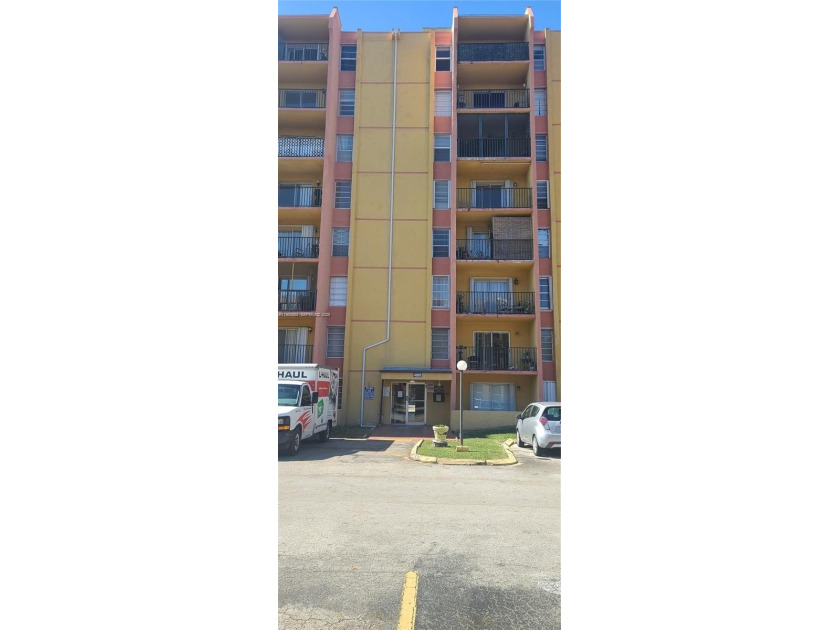 VERY SPACIOUS 2 BEDROOM 2 BATH LOCATED IN THE SUNSET VILLAS - Beach Condo for sale in Miami, Florida on Beachhouse.com