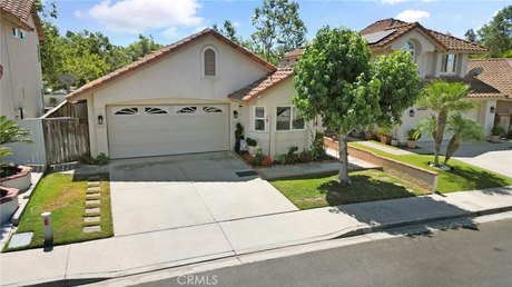 Welcome to 8 Via Joaquin. This beautiful Turnkey home is ready - Beach Home for sale in Rancho Santa Margarita, California on Beachhouse.com