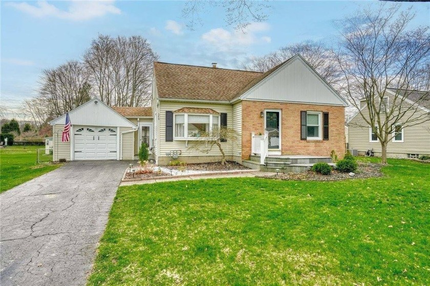 Welcome to this beautifully maintained 4 BEDROOM, 2 FULL BATH - Beach Home for sale in Webster, New York on Beachhouse.com