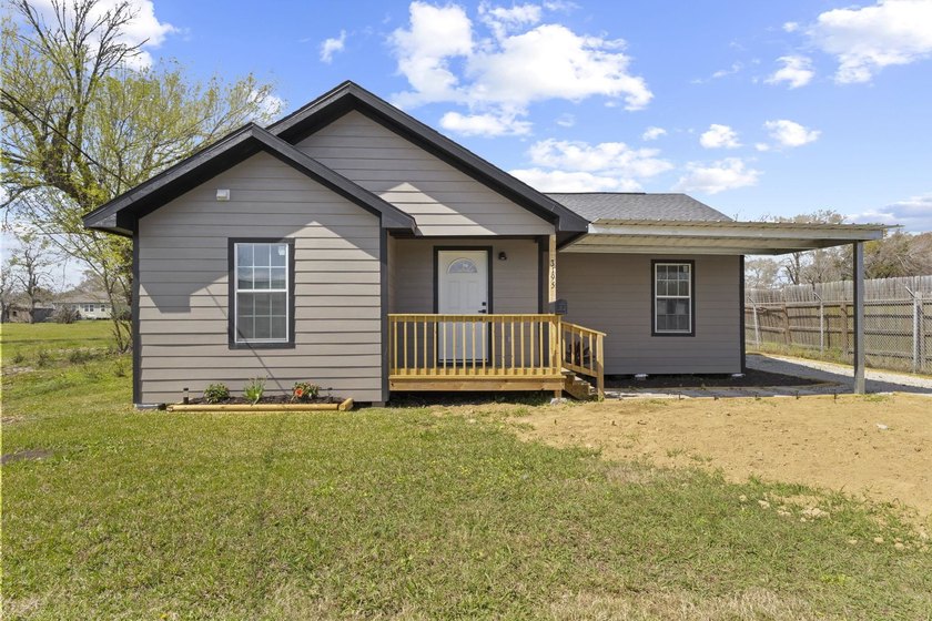 Completely remodeled and move-in ready!! This charming 3-bedroom - Beach Home for sale in Port Arthur, Texas on Beachhouse.com