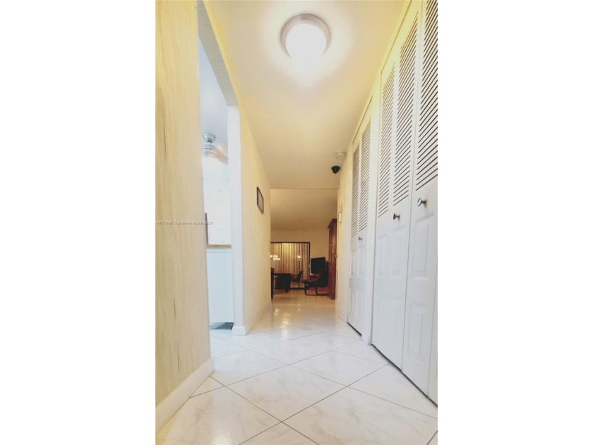 MUST SEE! Beautifully UPDATED 3rd FLOOR 2/2 PENTHOUSE condo in - Beach Condo for sale in Sunrise, Florida on Beachhouse.com