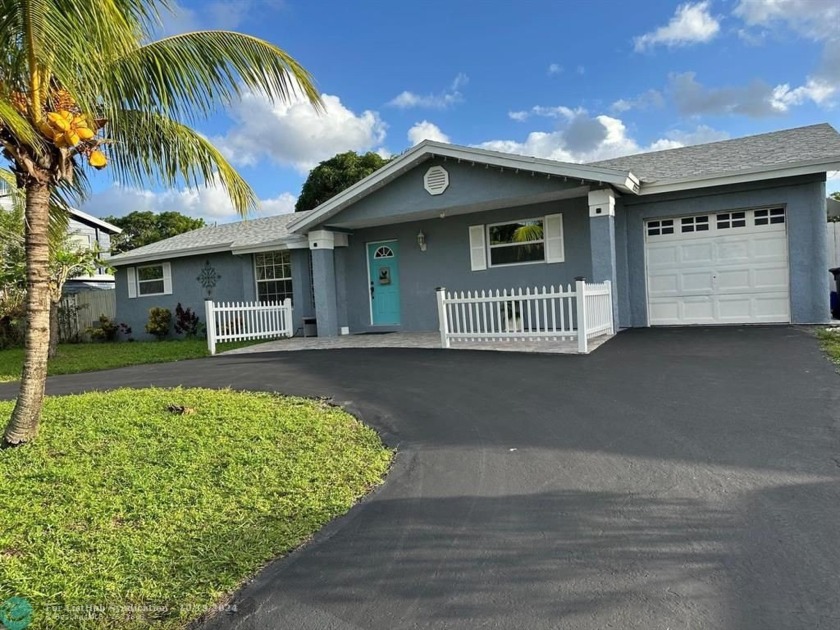 5 BEDROOM, 3 FULL BATH, 1 CAR GARAGE AND A  POOL ALL ON A 12,249 - Beach Home for sale in Delray Beach, Florida on Beachhouse.com