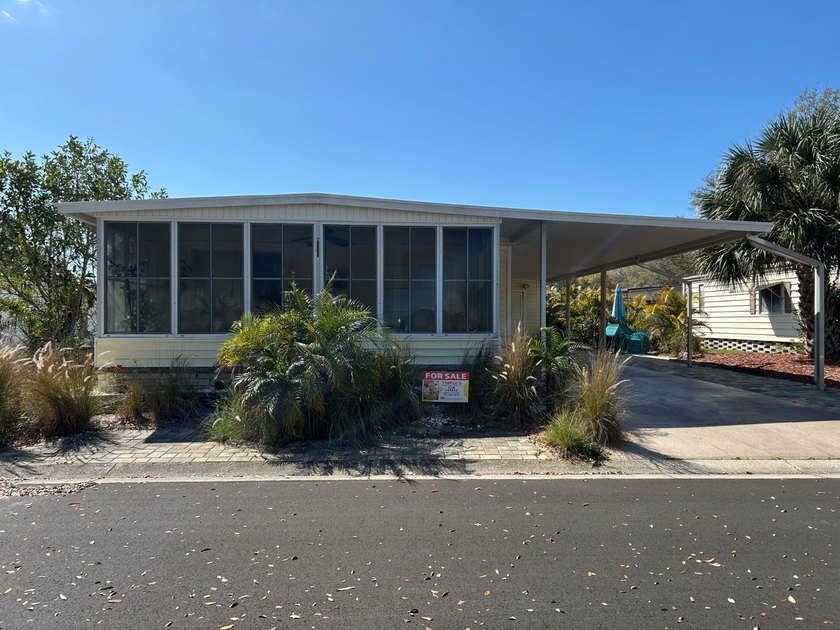 This well-maintained 2-bedroom, 2-bathroom double-wide offers an - Beach Home for sale in Largo, Florida on Beachhouse.com
