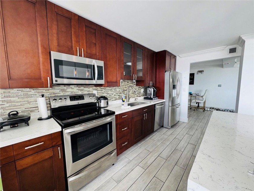 Stunning and sophisticated 2 bed/2 bath waterfront condo with - Beach Condo for sale in Aventura, Florida on Beachhouse.com