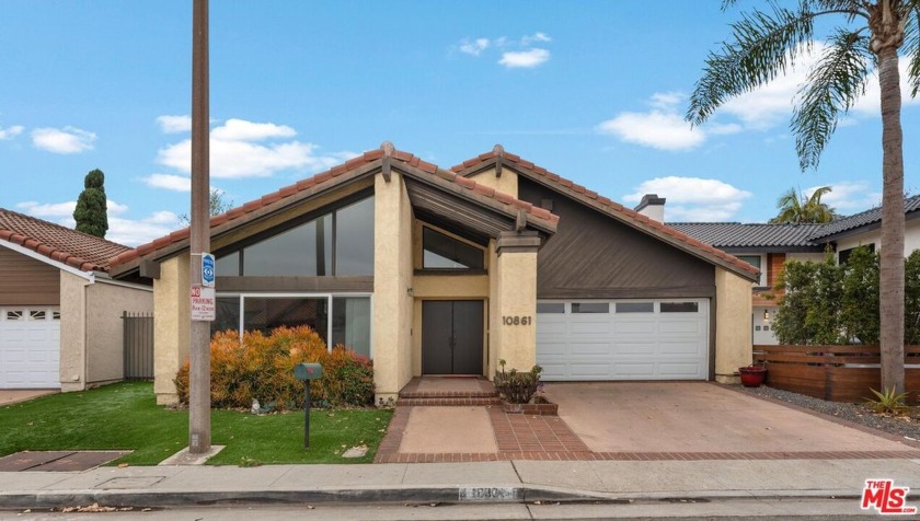 It happens only once or twice a year that a home in Studio - Beach Home for sale in Culver City, California on Beachhouse.com