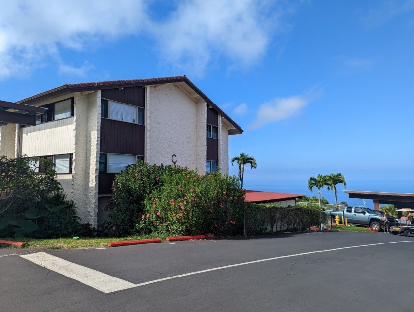 Fixer Upper Opportunity! Top floor unit with expansive and truly - Beach Condo for sale in Holualoa, Hawaii on Beachhouse.com