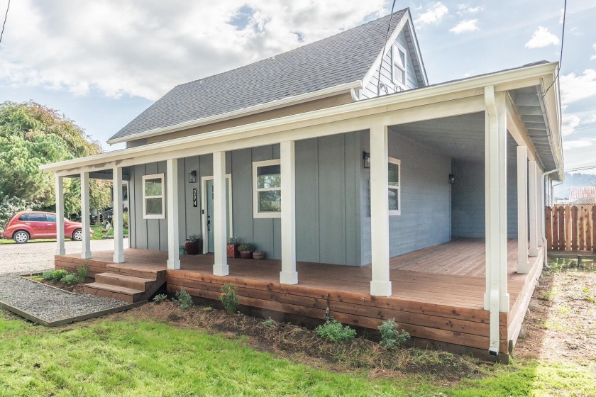 Welcome to 294 Port Kenyon Rd.! Your newly remodeled Ranch-Style - Beach Home for sale in Ferndale, California on Beachhouse.com