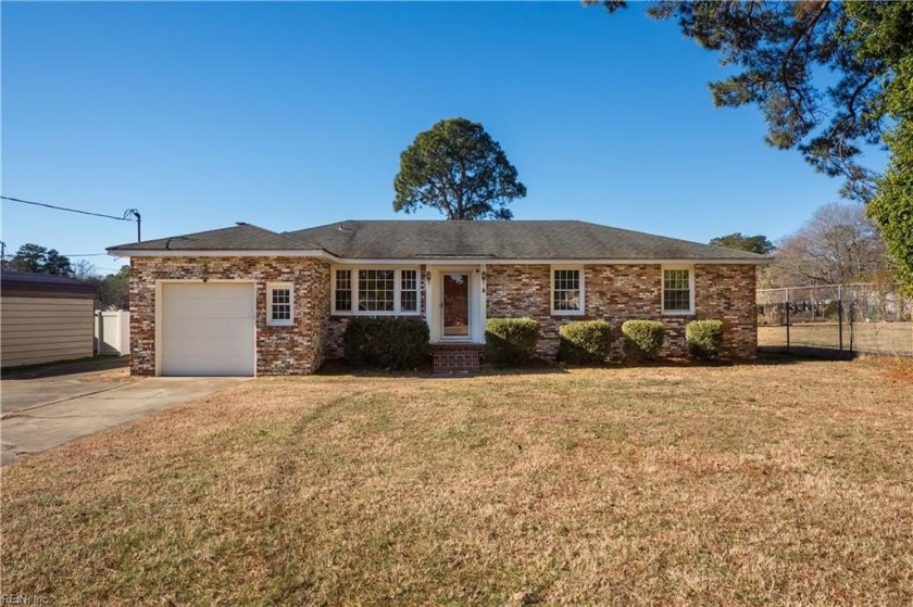 Adorable single family home with deep water access and beautiful - Beach Home for sale in Chesapeake, Virginia on Beachhouse.com