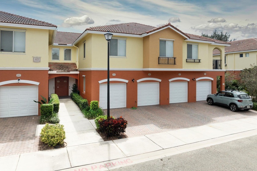 This beautiful 3-bedroom, 21/2-bathroom townhouse-style condo in - Beach Condo for sale in Stuart, Florida on Beachhouse.com