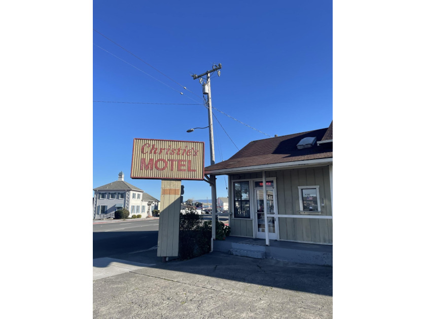 Longtime profitable business with steady clientele, 24 rooms - Beach Commercial for sale in Eureka, California on Beachhouse.com