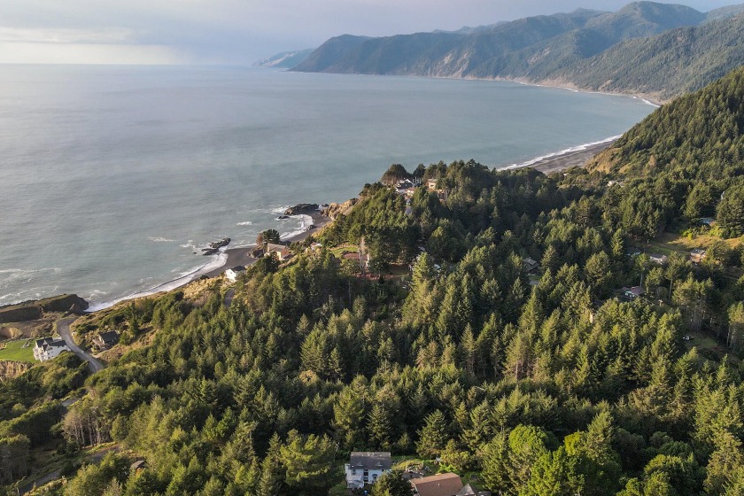 Situated in the coastal town of Shelter Cove, 694 Upper Pacific - Beach Lot for sale in Shelter Cove, California on Beachhouse.com