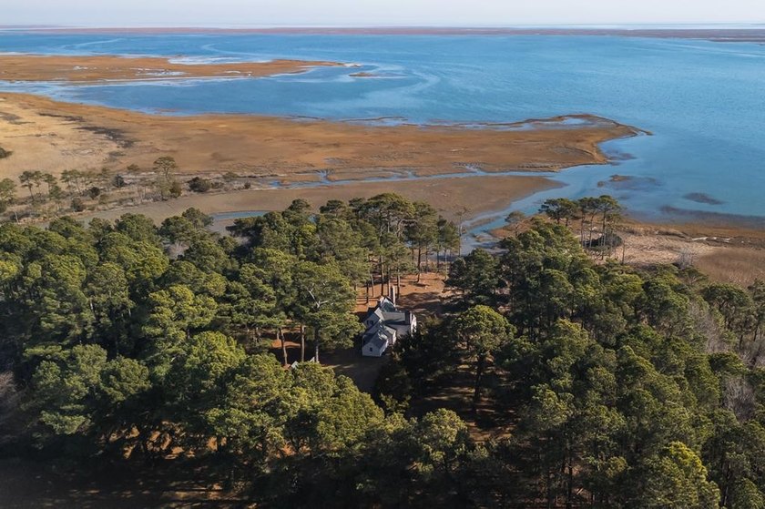 Welcome to this 2,035 sq ft seaside retreat! Discover the - Beach Home for sale in Cape Charles, Virginia on Beachhouse.com