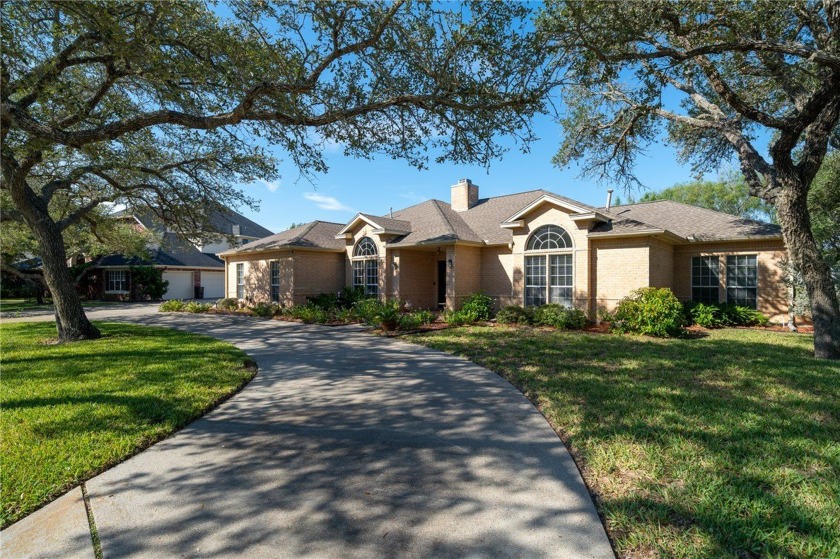 Situated within the prestigious Rockport Country Club, this - Beach Home for sale in Rockport, Texas on Beachhouse.com