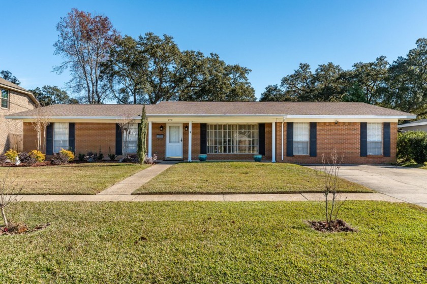 Large Family home with two Masters.  One with separate entrance - Beach Home for sale in Fort Walton Beach, Florida on Beachhouse.com