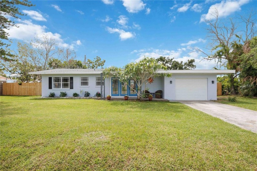 Under contract-accepting backup offers. SELLER OFFERING CLOSING - Beach Home for sale in Palmetto, Florida on Beachhouse.com