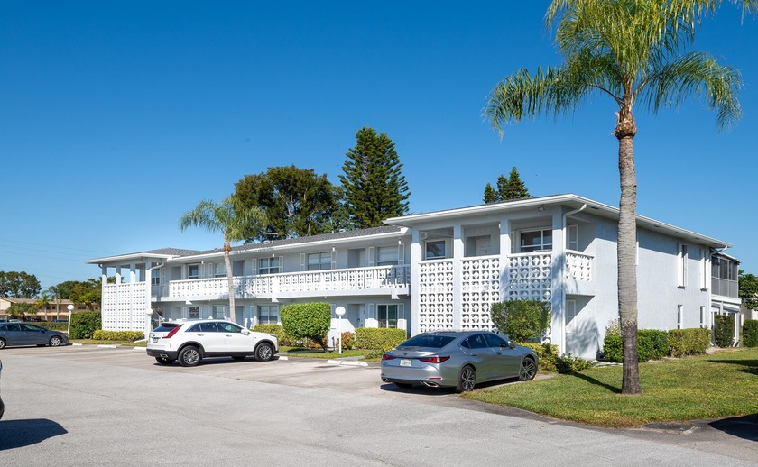 Stunningly remodeled first-floor, end-unit, lake-view condo in - Beach Condo for sale in Delray Beach, Florida on Beachhouse.com
