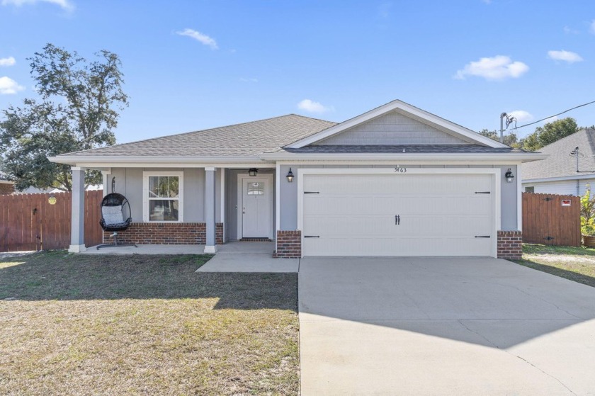 Welcome to Your Dream Florida Cottage. This home is not in an - Beach Home for sale in Gulf Breeze, Florida on Beachhouse.com