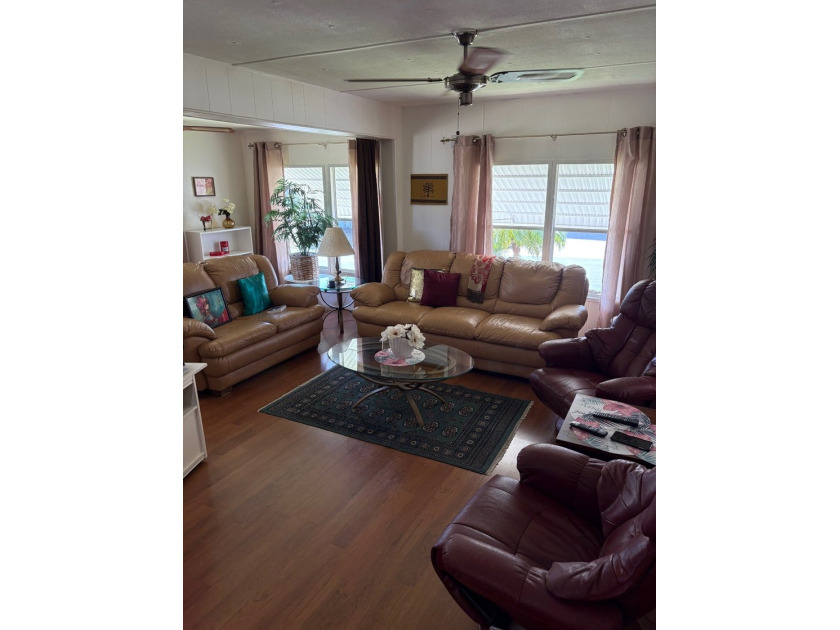 This is such a well maintained cozy 2 bedroom 1 bath home - Beach Home for sale in Riviera Beach, Florida on Beachhouse.com