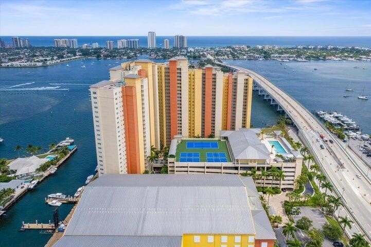 Beautifully 3BR/3.5BA Intracoastal condo with breathtaking water - Beach Condo for sale in Riviera Beach, Florida on Beachhouse.com