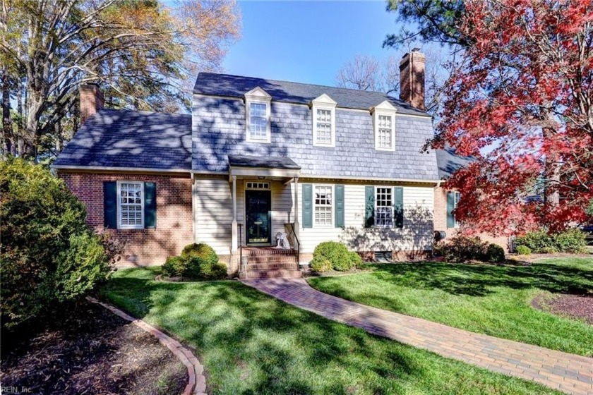 Handsome custom-built 2-story blends comfort with the enduring - Beach Home for sale in Newport News, Virginia on Beachhouse.com