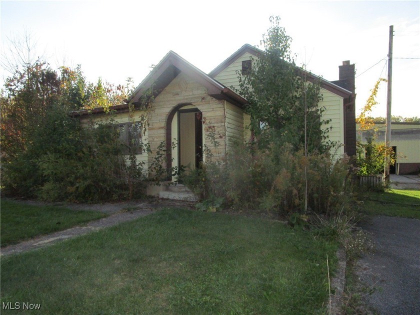 Deadline for highest and best offers : Monday 10-20-2025 10:00 - Beach Home for sale in Geneva, Ohio on Beachhouse.com