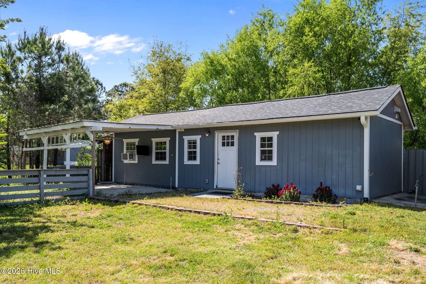 Charming coastal cottage just minutes from Topsail Beach! Built - Beach Home for sale in Holly Ridge, North Carolina on Beachhouse.com