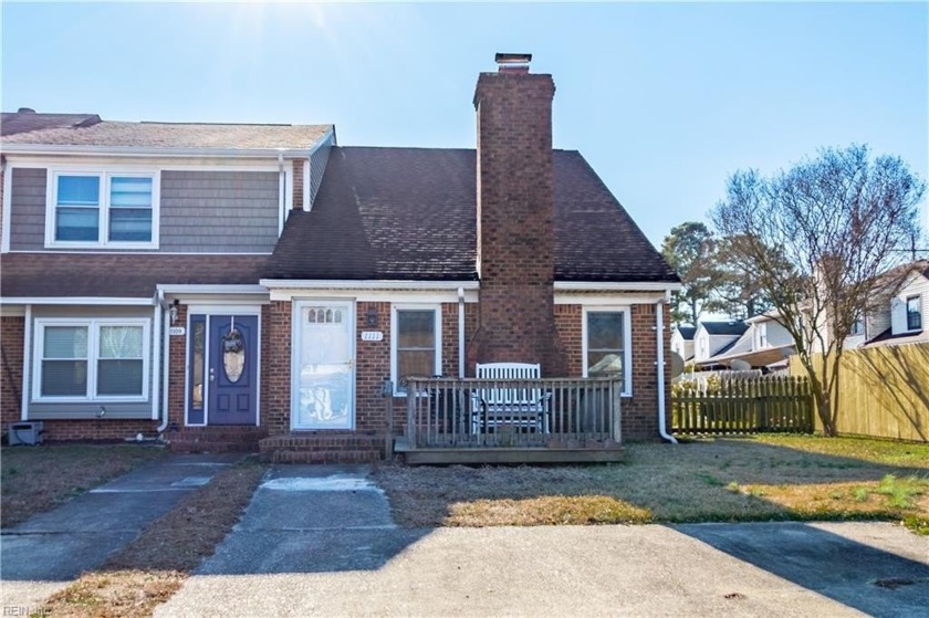 Really Really Cute Cozy Contemporary End Unit Townhouse! Shows - Beach Townhome/Townhouse for sale in Virginia Beach, Virginia on Beachhouse.com