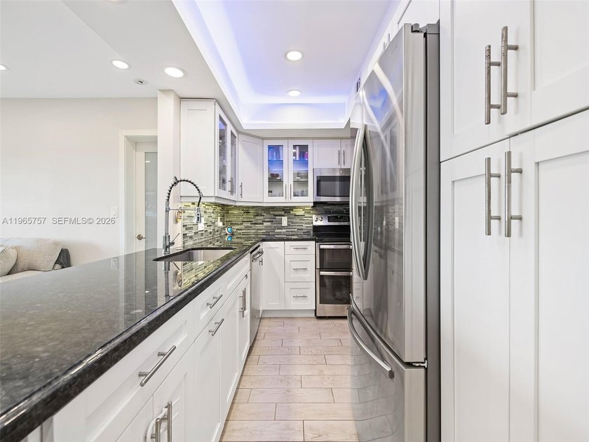 Lovely fully updated 2/2 Condo with ample balcony space & - Beach Condo for sale in Fort Lauderdale, Florida on Beachhouse.com