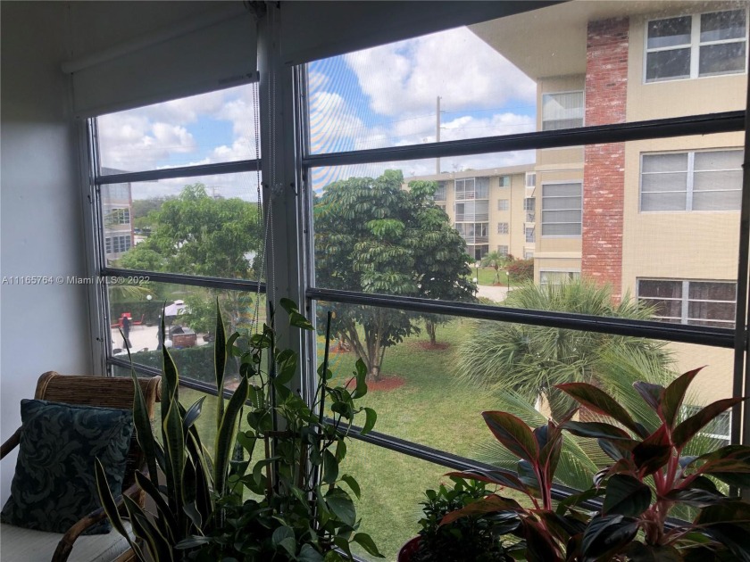 GREAT OPPORTUNITY TO OWNED THIS BEAUTIFUL AND ESPACI0US CONDO IN - Beach Condo for sale in Lauderdale Lakes, Florida on Beachhouse.com