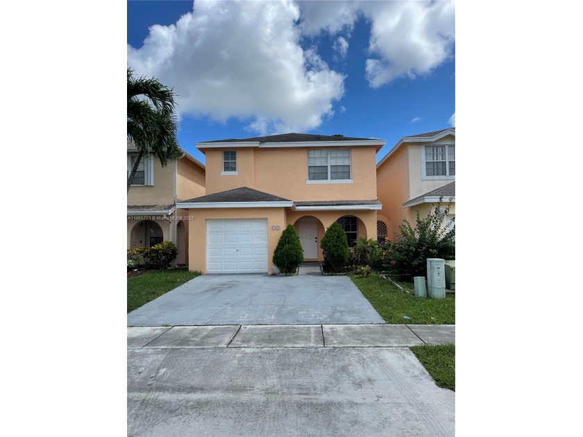 2 Story 3/2.5/1 Amazing and well taken care of home in small - Beach Home for sale in Deerfield Beach, Florida on Beachhouse.com