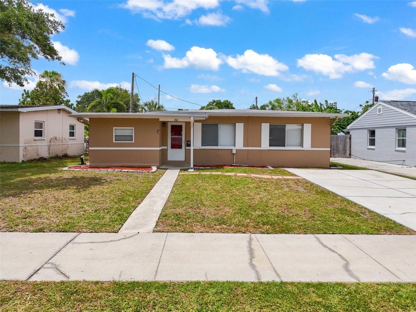 This is a must see! 3/2 with an inground pool and spa. Priced to - Beach Home for sale in St. Petersburg, Florida on Beachhouse.com