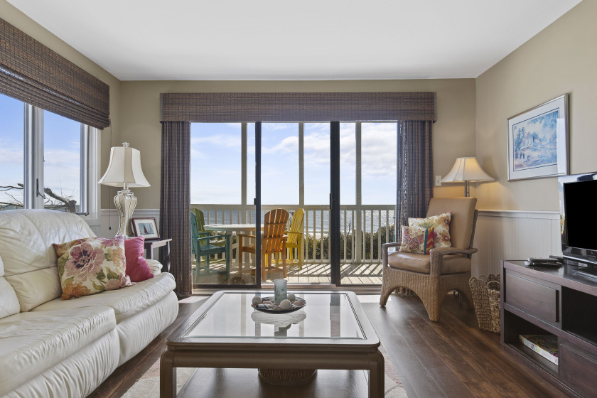 UPDATED OCEANFRONT CONDO - GREAT - Beach Vacation Rentals in Pine Knoll Shores, North Carolina on Beachhouse.com