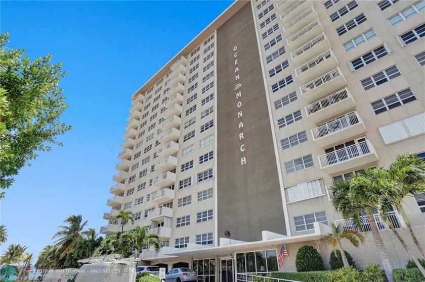 LOCATED IN THE HEART OF POMPANO BEACH-BEAUTIFUL UPDATED 2/2 WITH - Beach Condo for sale in Pompano Beach, Florida on Beachhouse.com