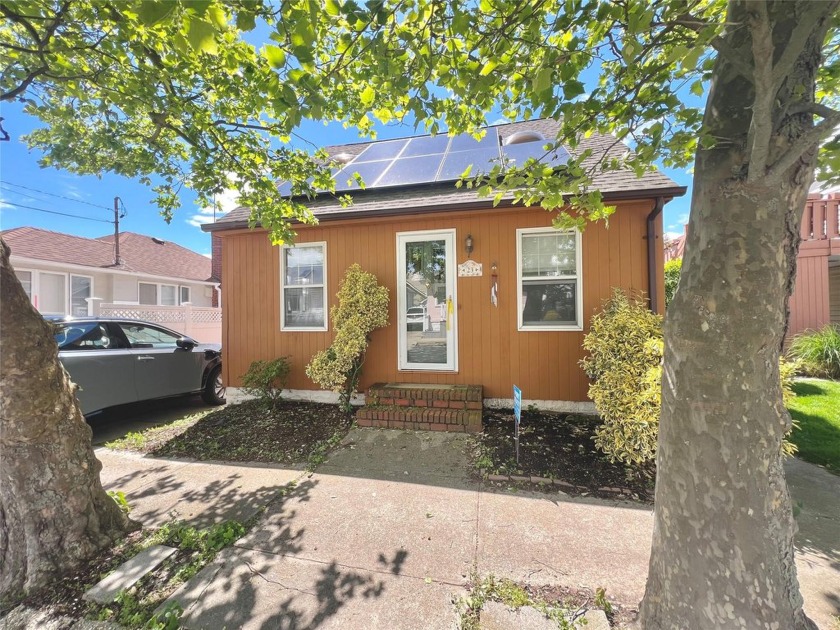 NEW LISTING in Point Lookout, RARE MOVE-IN upgraded 2 Bedroom 2 - Beach Home for sale in Point Lookout, New York on Beachhouse.com