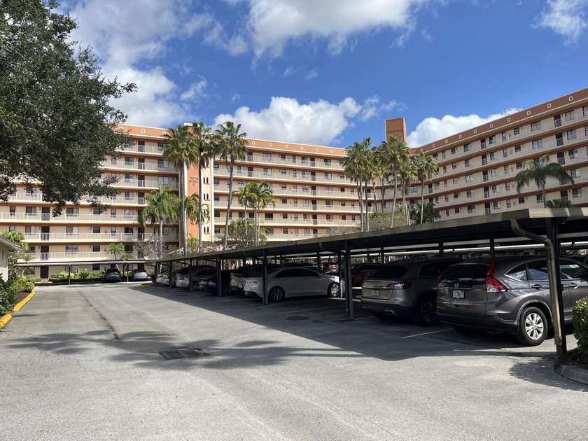 Beautifully renovated and appointed Huntington Towers unit - Beach Condo for sale in Delray Beach, Florida on Beachhouse.com