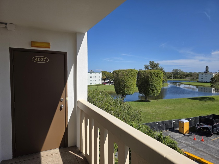 THERE IS A LAKE VIEW FROM EACH ROOM AND THE KITCHEN. WITH 2 - Beach Condo for sale in Boca Raton, Florida on Beachhouse.com