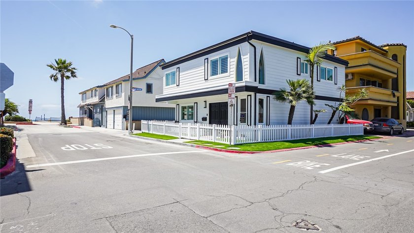 Live the beach lifestyle at 6601 Seashore Drive--just one block - Beach Home for sale in Newport Beach, California on Beachhouse.com