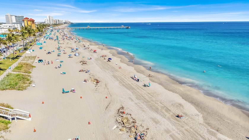 Rarely available oversized residence in Beach Haven Gardens, an - Beach Condo for sale in Deerfield Beach, Florida on Beachhouse.com